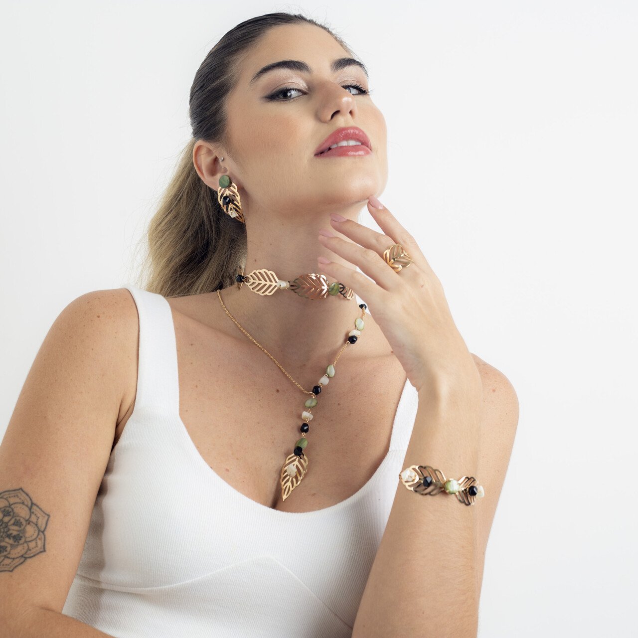 CHOKER GREGO FOLHA VAZADA BANHO OURO