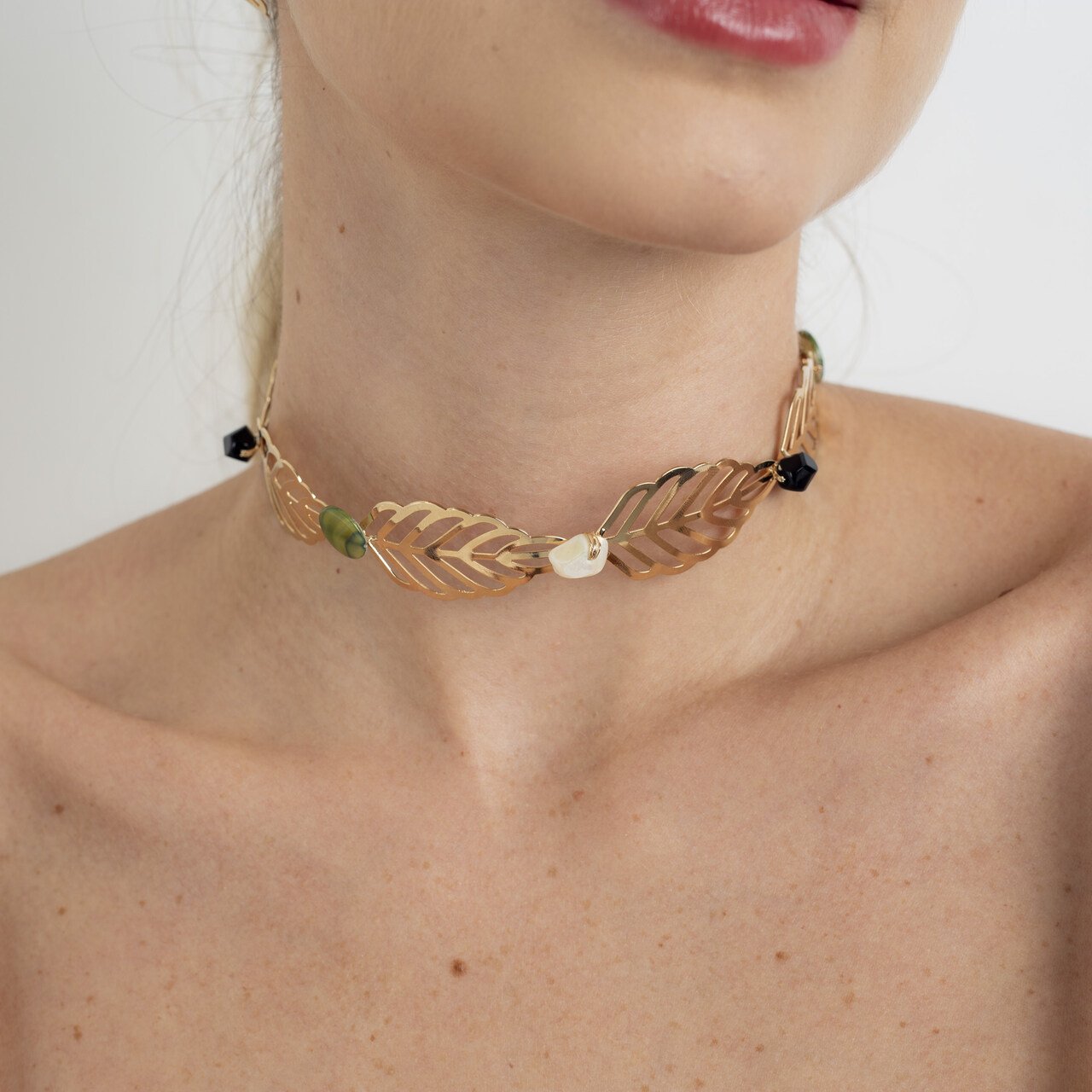 CHOKER GREGO FOLHA VAZADA BANHO OURO
