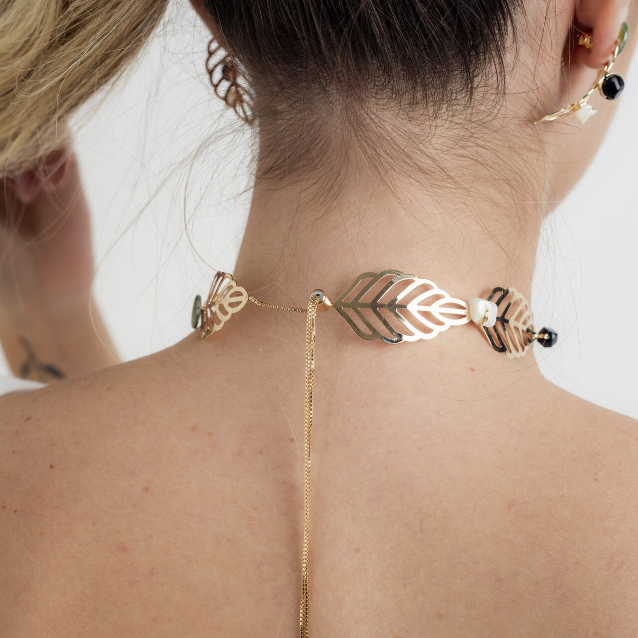 CHOKER GREGO FOLHA VAZADA BANHO OURO