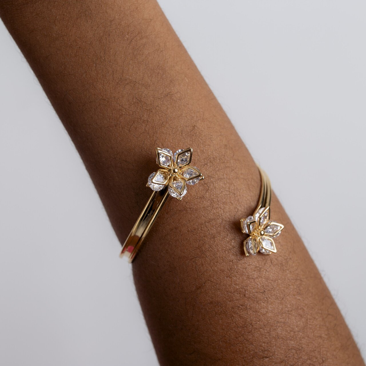 BRACELETE FLOR ZIRCÔNIA INCOLOR BANHO OURO