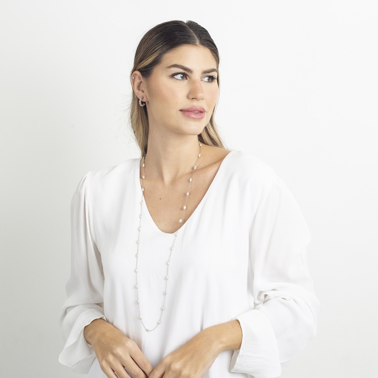 COLAR LONGO ROCCIA PÉROLAS BANHO RÓDIO BRANCO