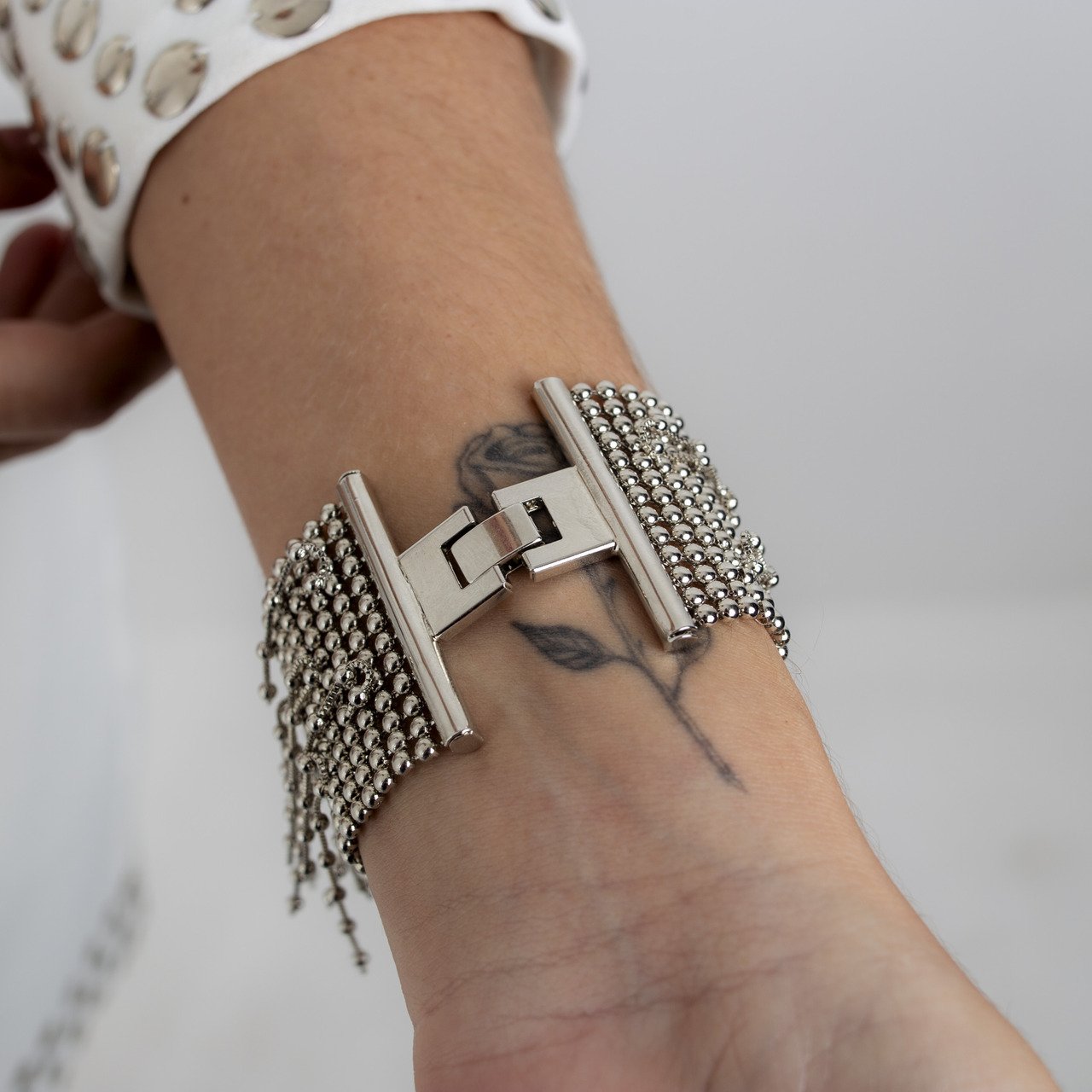PULSEIRA MALHA FRANJA BOLAS BANHO RÓDIO BRANCO
