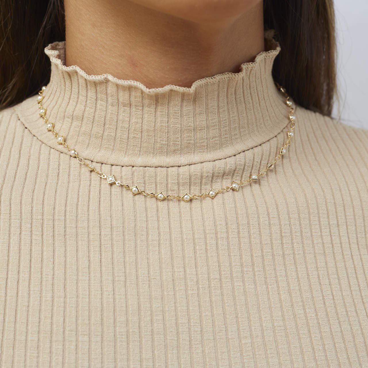 CHOKER JASMIM PÉROLAS BANHO OURO