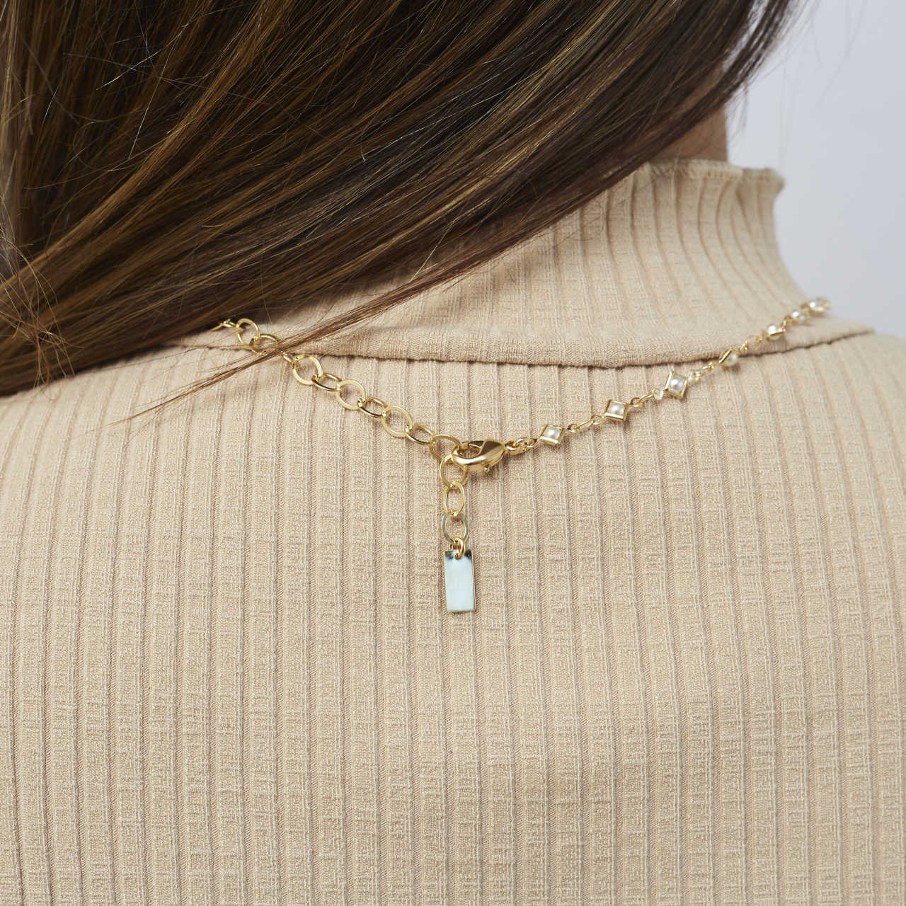 CHOKER JASMIM PÉROLAS BANHO OURO