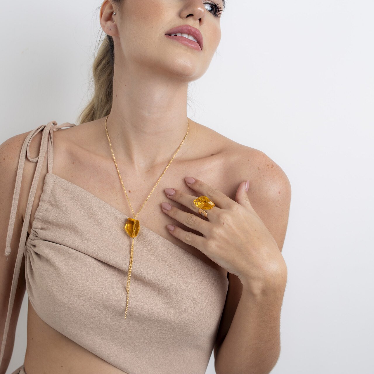 COLAR SOLAR CRISTAL AMARELO BANHO OURO