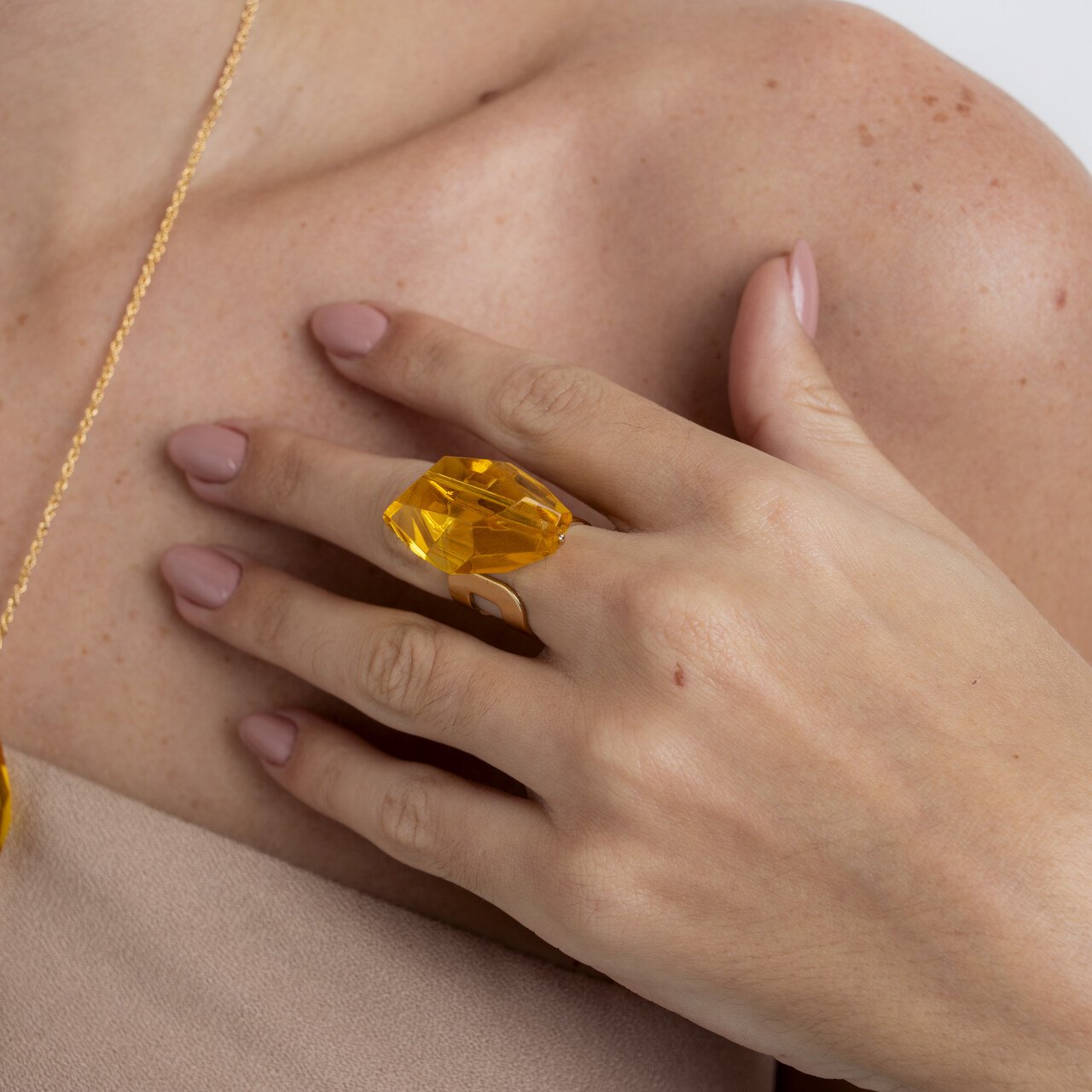 ANEL SOLAR AMARELO CRISTAL BANHO OURO