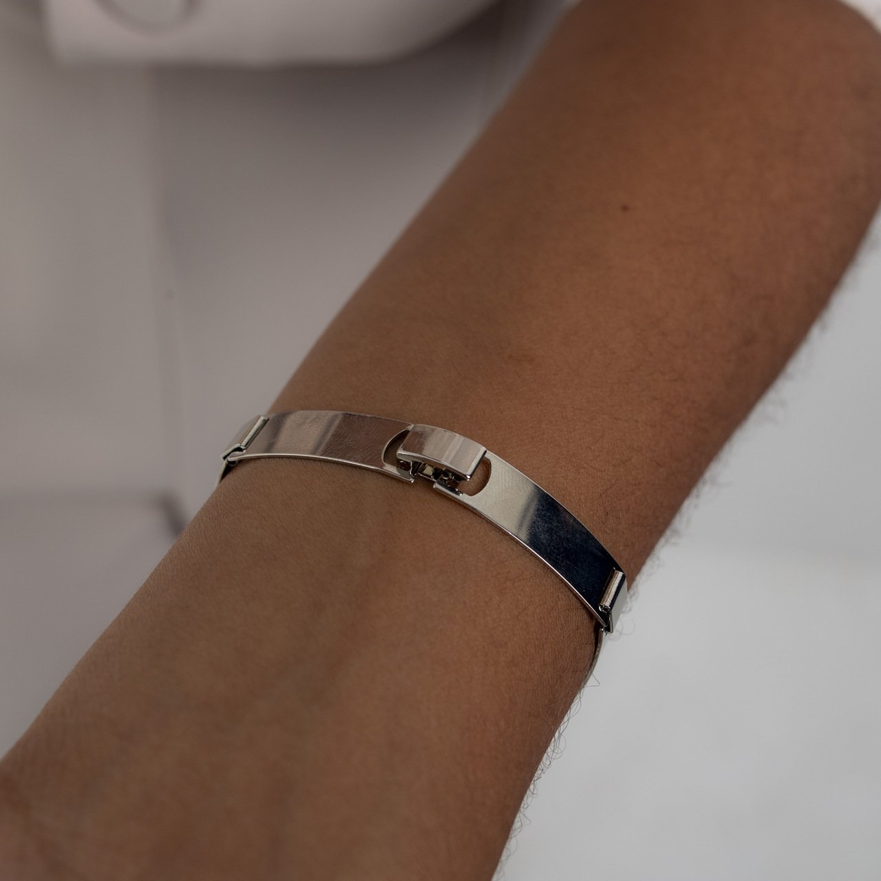 PULSEIRA PLACA LARGA BANHO RÓDIO BRANCO