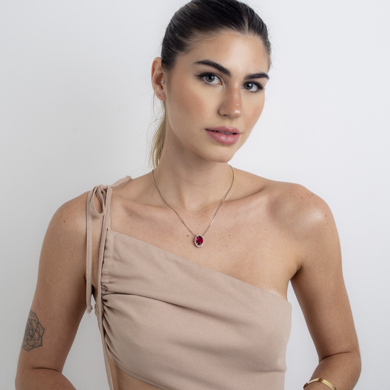 COLAR CRISTAL OVAL VERMELHO ZIRCÔNIA BANHO RÓDIO BRANCO