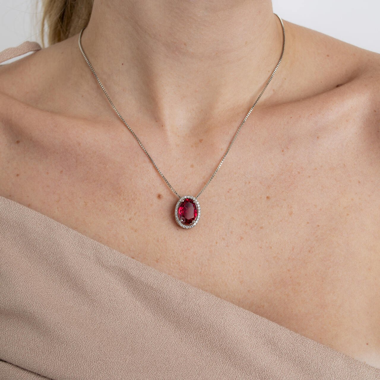 COLAR CRISTAL OVAL VERMELHO ZIRCÔNIA BANHO RÓDIO BRANCO