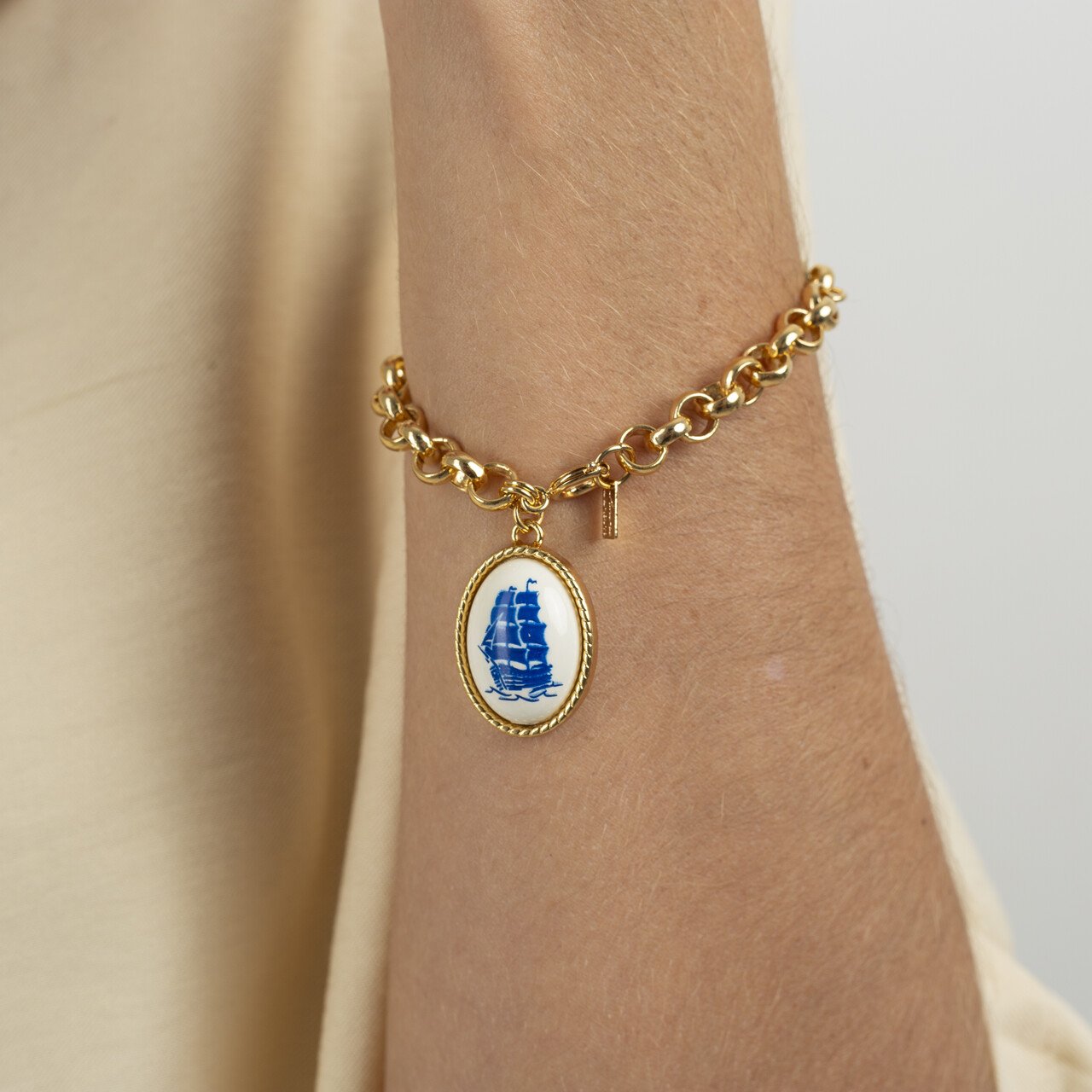 PULSEIRA ELOS PINGENTE CARAVELA PORTUGUESA BANHO OURO