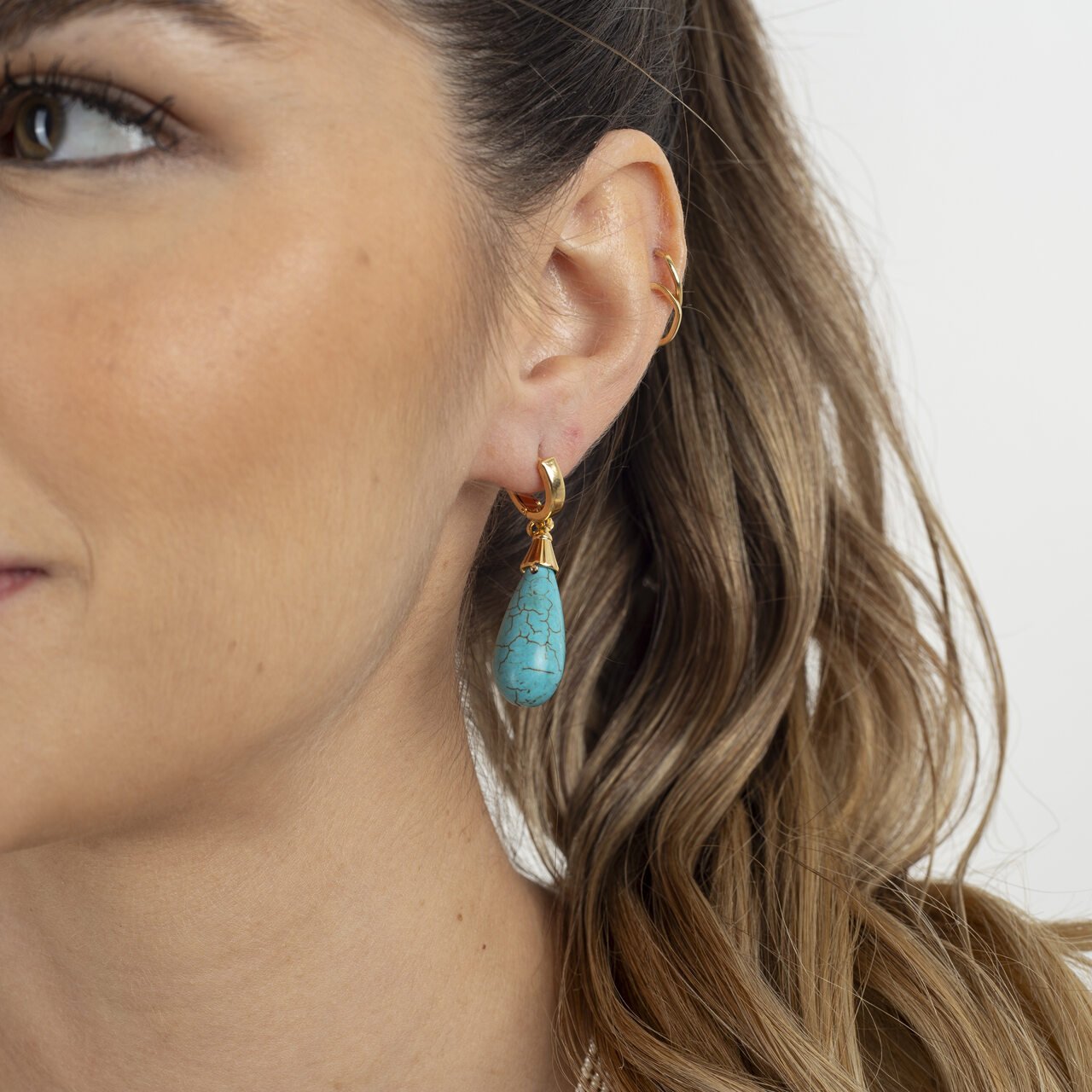 BRINCOS ANASTASIA PEDRA AZUL TURQUESA BANHO OURO