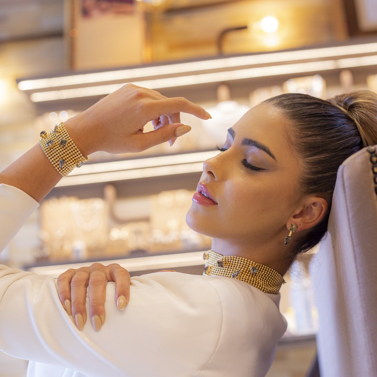CHOKER MALHA MIX DE CRISTAIS CINZA BANHO OURO
