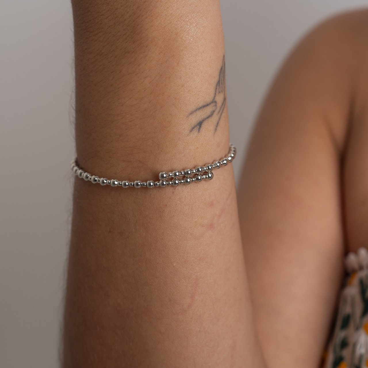PULSEIRA MINI BOLAS BANHO RÓDIO BRANCO