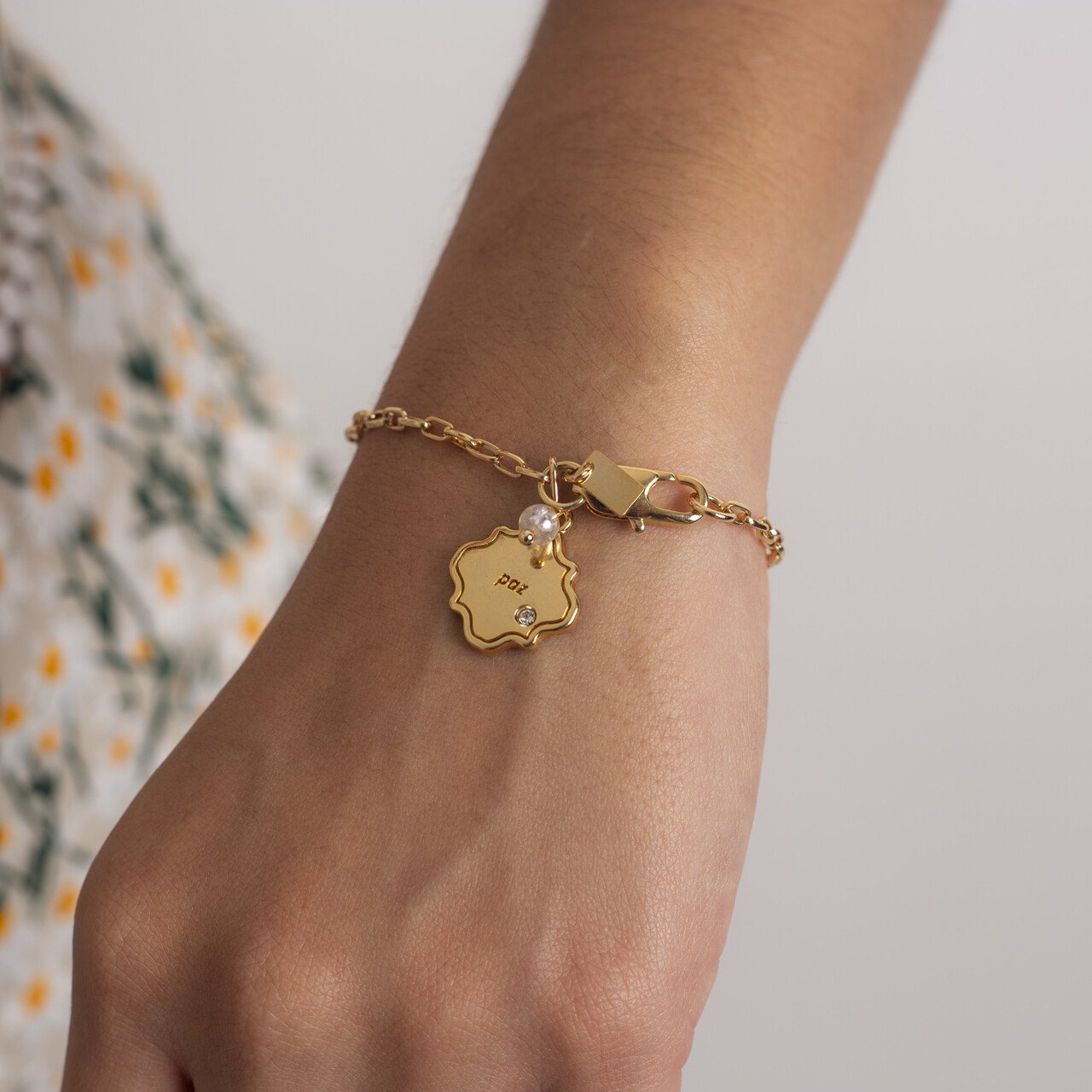 PULSEIRA PINGENTE PAZ BANHO OURO