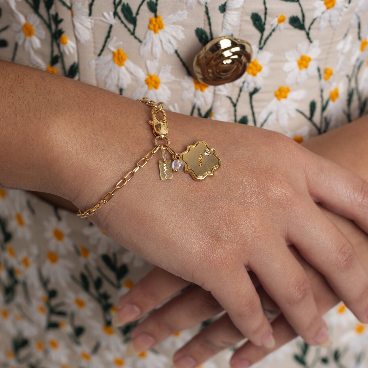 PULSEIRA PINGENTE AMOR BANHO OURO