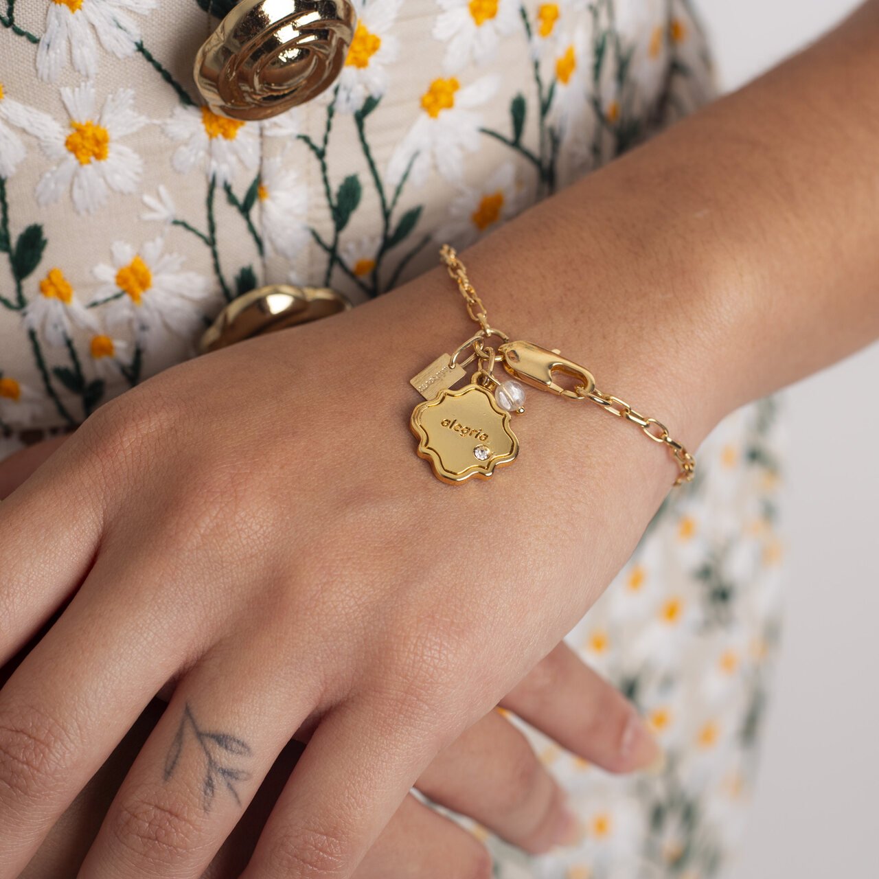PULSEIRA PINGENTE ALEGRIA BANHO OURO