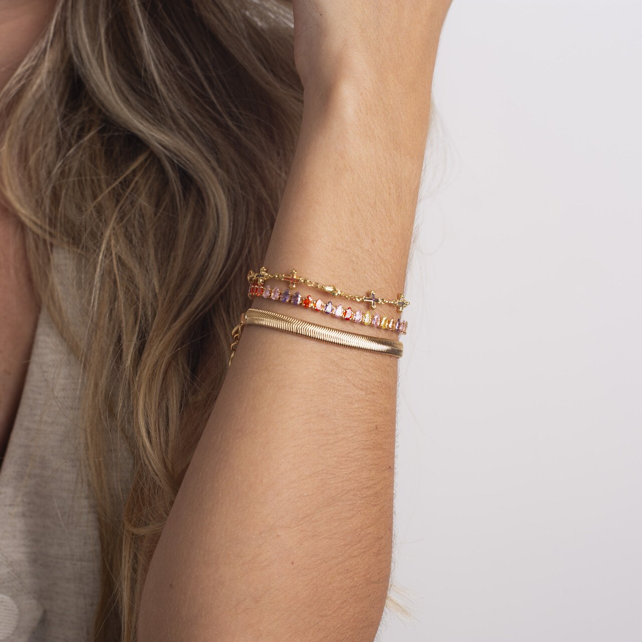 PULSEIRA CRUCIFIXOS ENTRELAÇADOS BANHO OURO