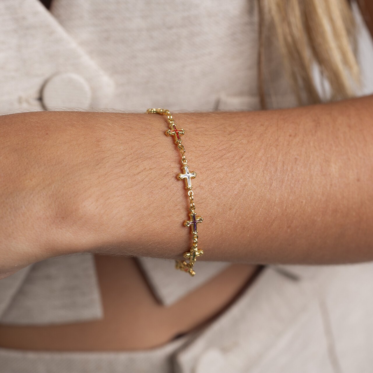 PULSEIRA CRUCIFIXOS ENTRELAÇADOS BANHO OURO