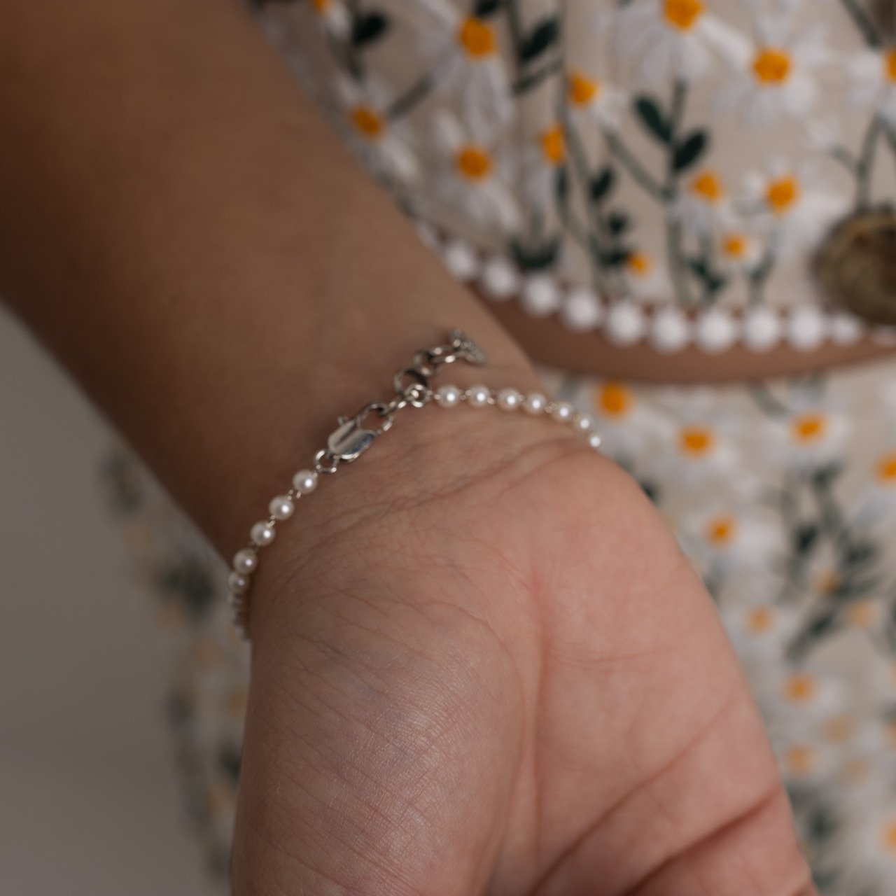 PULSEIRA PÉROLAS CORAÇÃO ZIRCÔNIA BANHO RÓDIO BRANCO