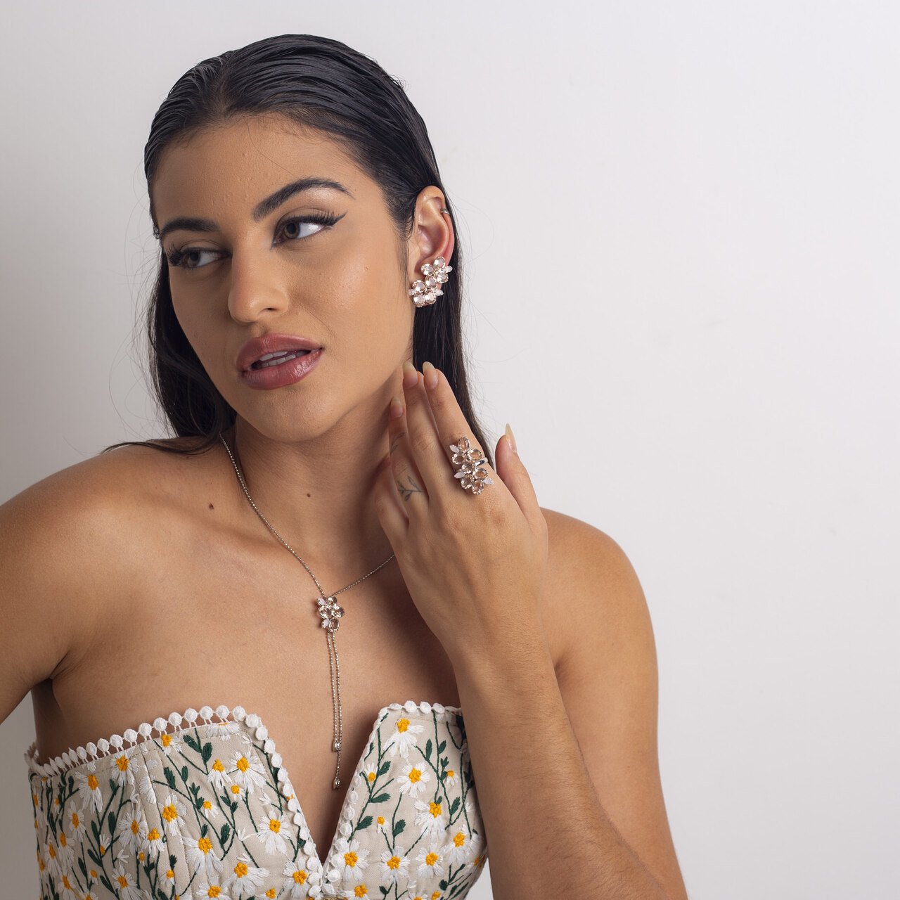 COLAR UNNA CRISTAIS MORGANITA BANHO RÓDIO BRANCO