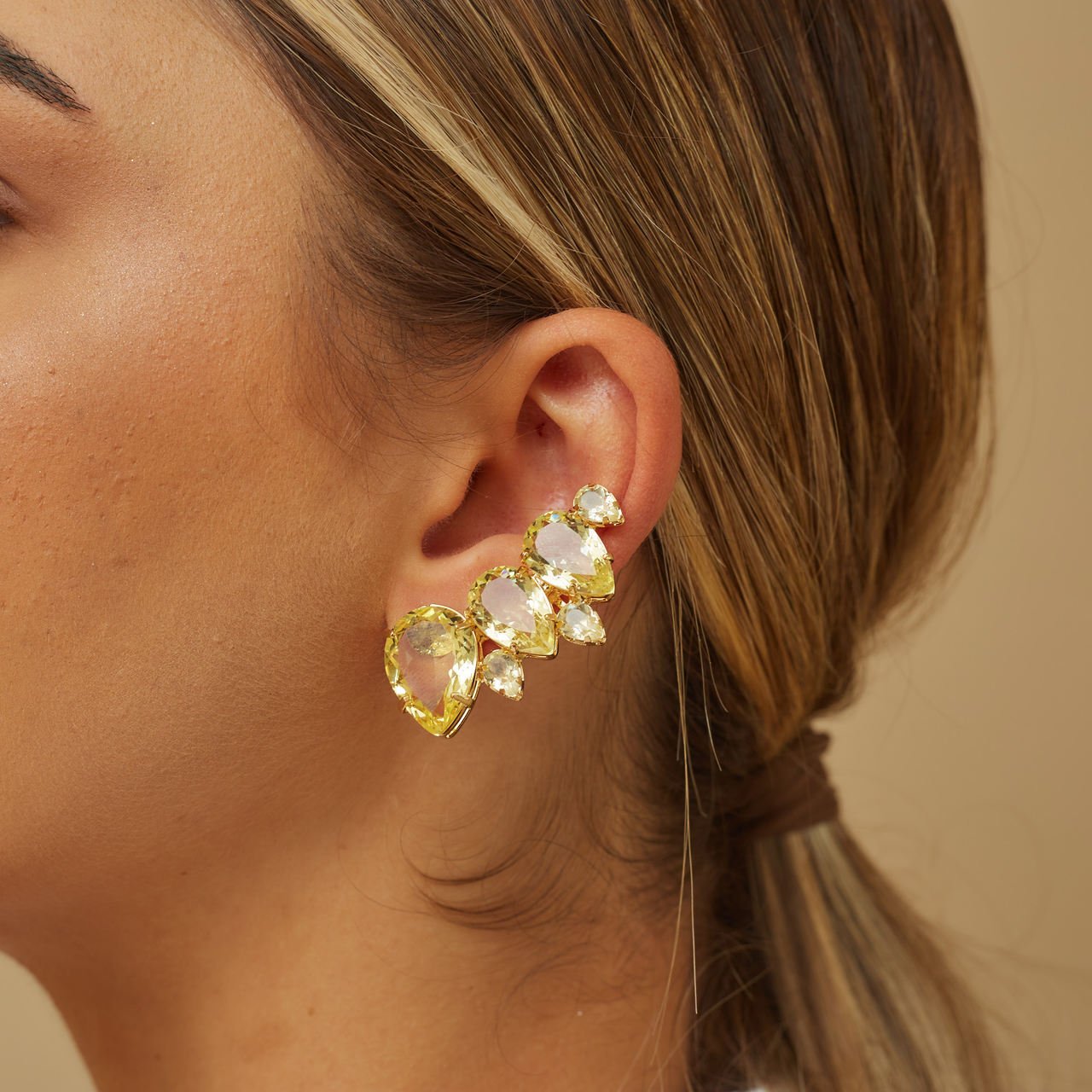 BRINCOS EAR CUFFS MAXINE AMARELO BANHO OURO