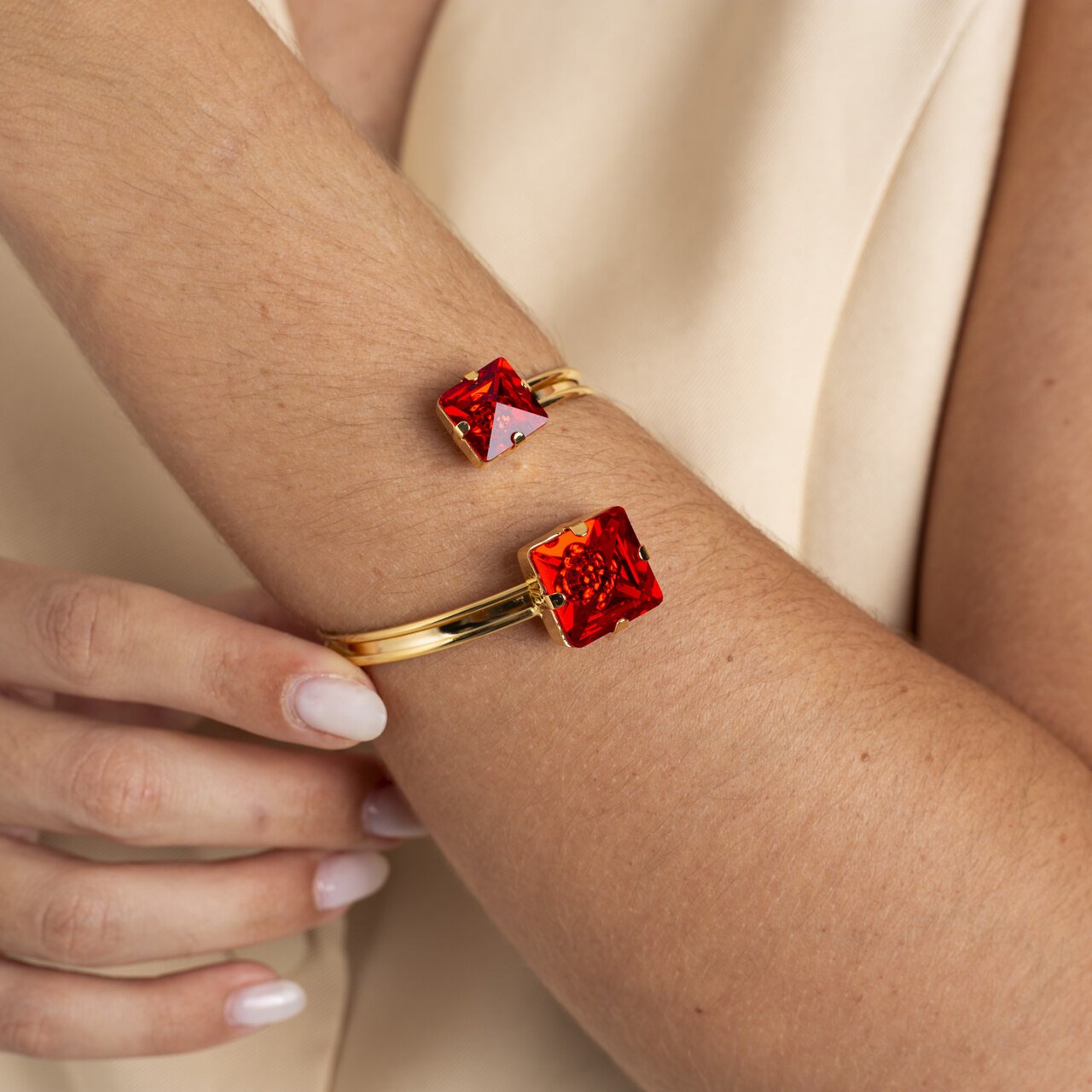 BRACELETE VIVI VERMELHO BANHO OURO