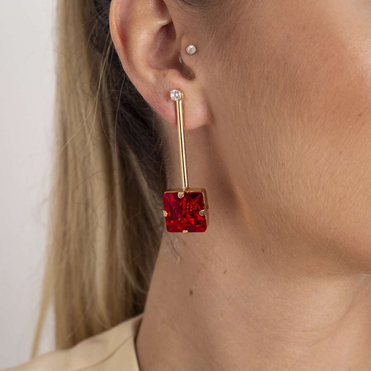 BRINCOS PÊNDULO VIVI VERMELHO BANHO OURO
