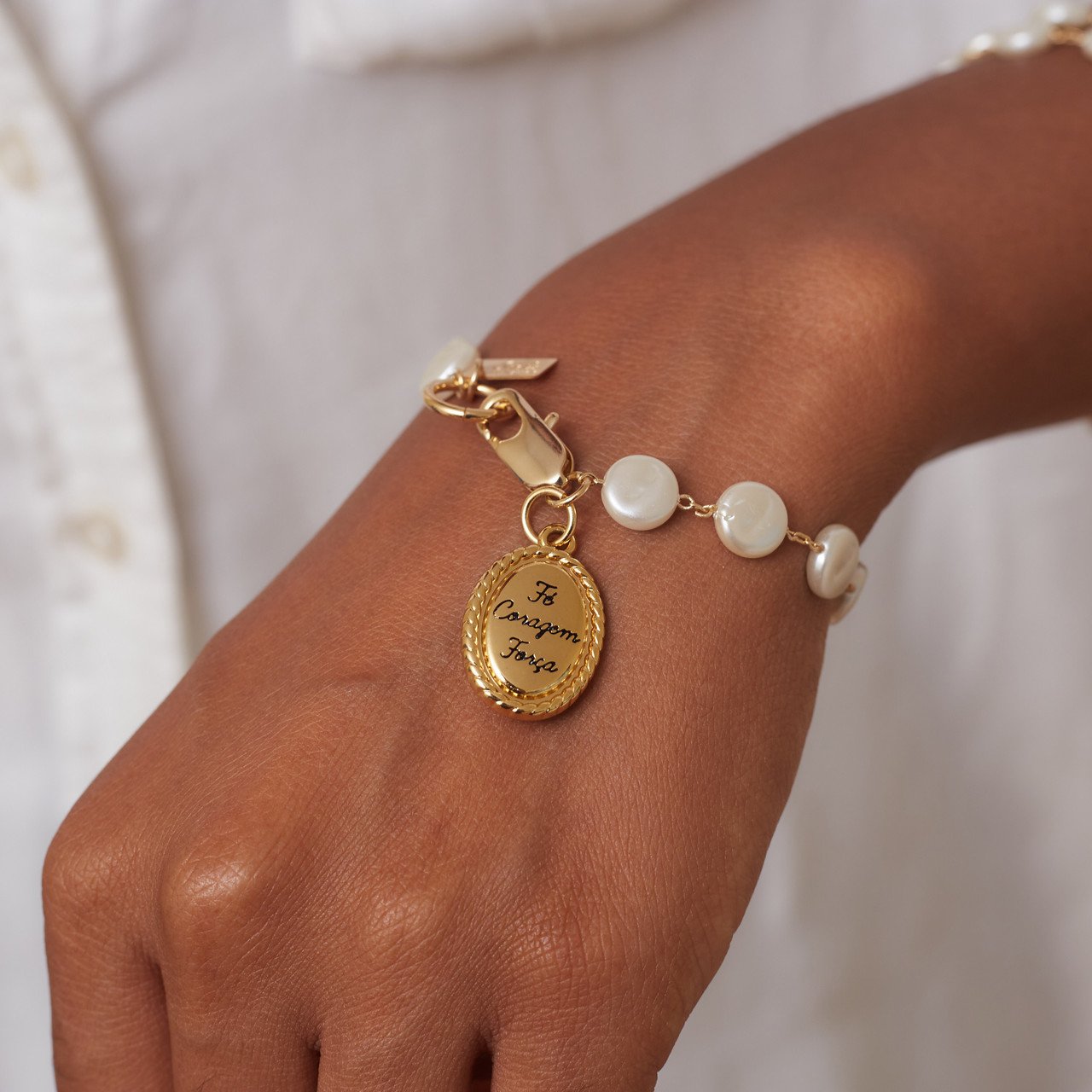 PULSEIRA N SRª APARECIDA PÉROLA ACHATADA BANHO OURO