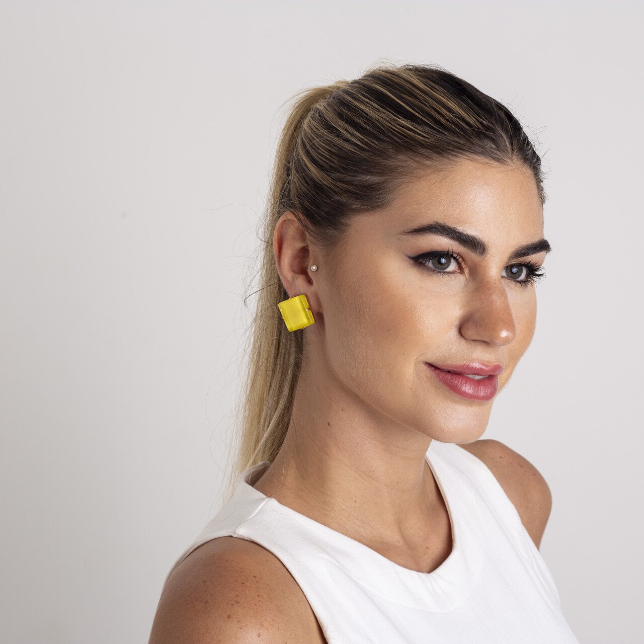 BRINCOS PASTILHA YELLOW BANHO OURO