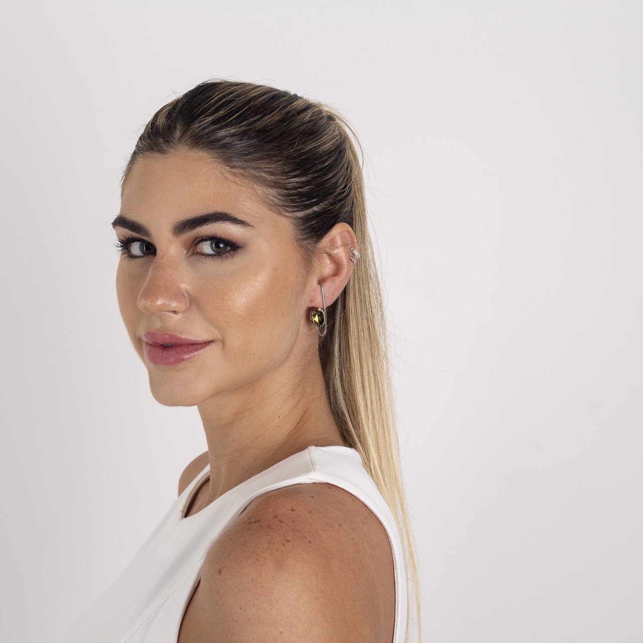 BRINCOS OLIVIA CRISTAL FURTACOR BANHO RÓDIO BRANCO