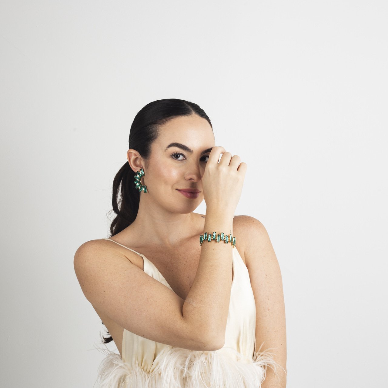PULSEIRA NINA CRISTAIS VERDE ESMERALDA BANHO OURO