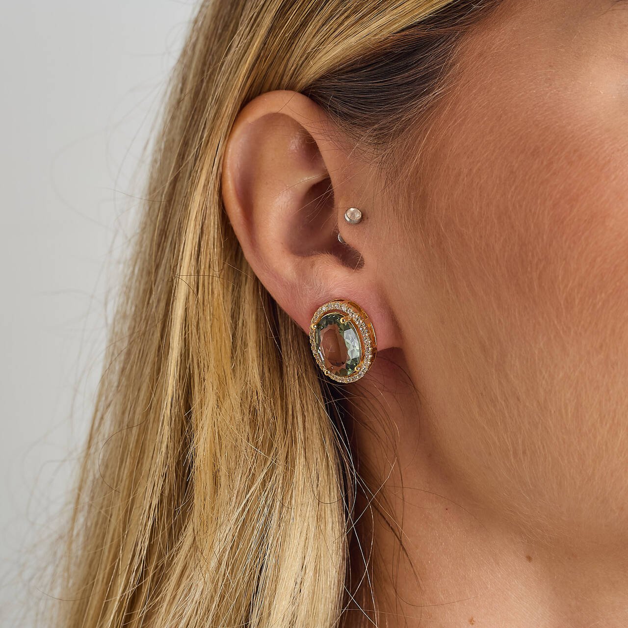 BRINCOS NINA CRISTAL OVAL AMETISTA VERDE ZIRCÕNIA BANHO OURO