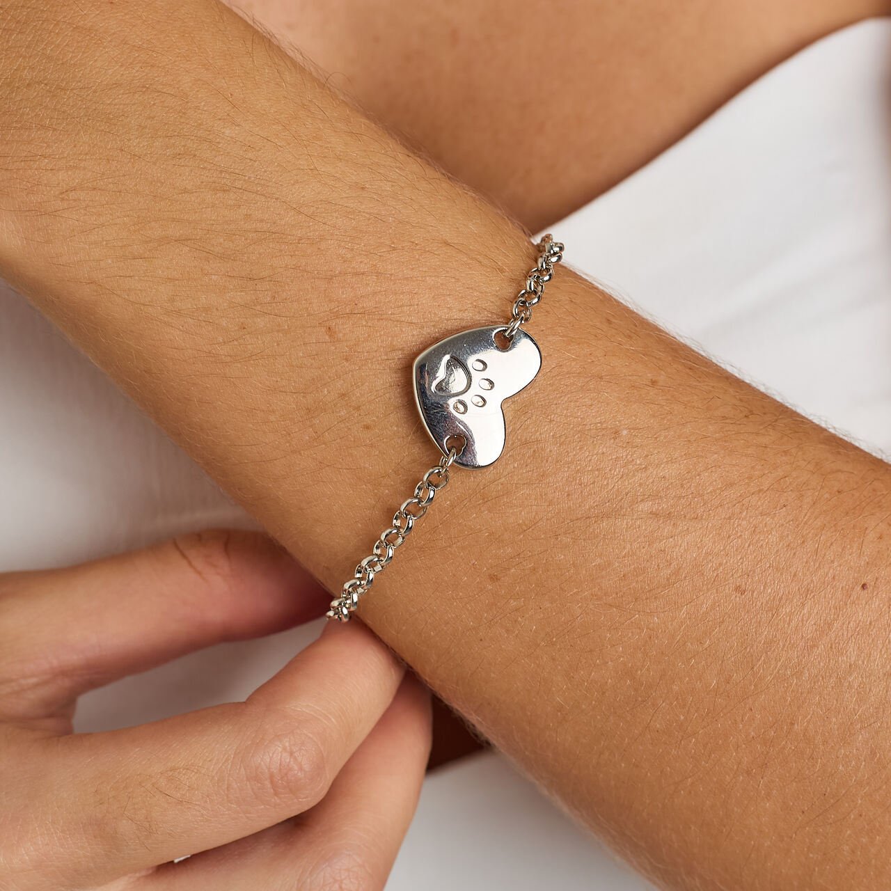 PULSEIRA DOG PATA CORAÇÃO BANHO RÓDIO BRANCO
