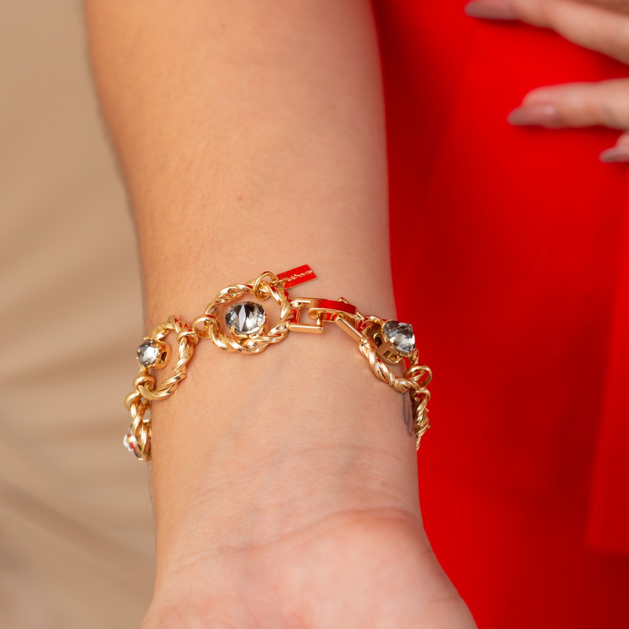 PULSEIRA LABELA ARO TORCIDO CRISTAL RIVOLI CINZA BANHO OURO