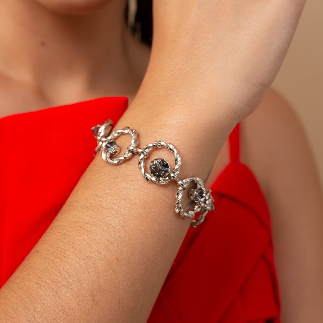 PULSEIRA LABELA ARO TORCIDO CRISTAL RIVOLI CINZA BANHO RÓDIO BRANCO