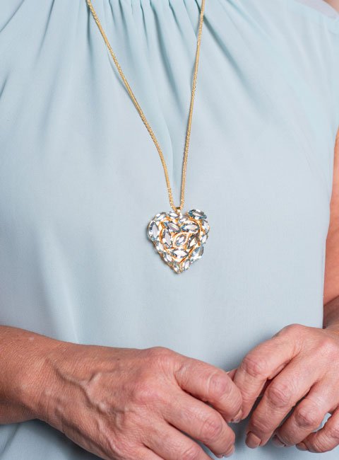 RELICÁRIO EXCLUSIVO ÂNIMA CORAZÓN CRAVEJADO NAVETES CRISTAIS AZUL BANHO OURO