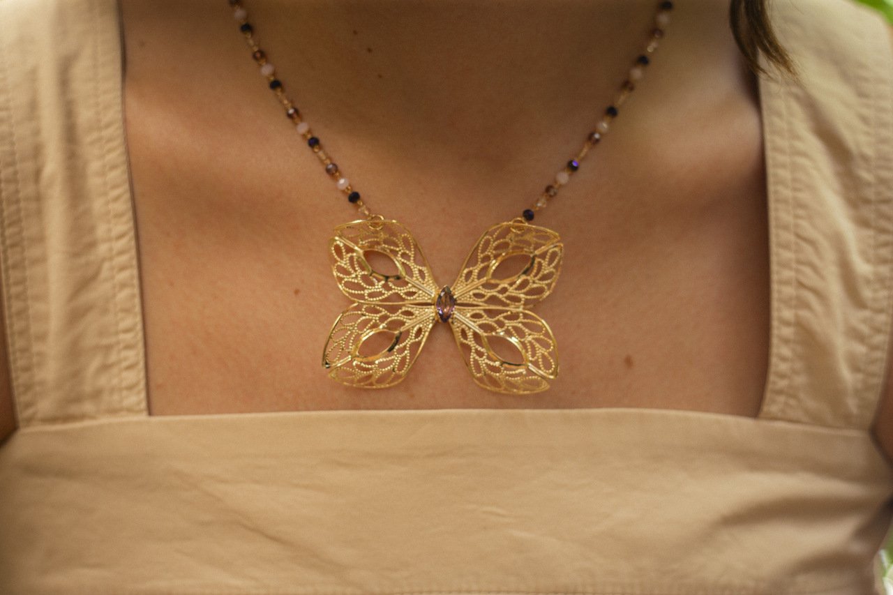 COLAR IMPERIAL BORBOLETA MIX CRISTAIS BANHO OURO
