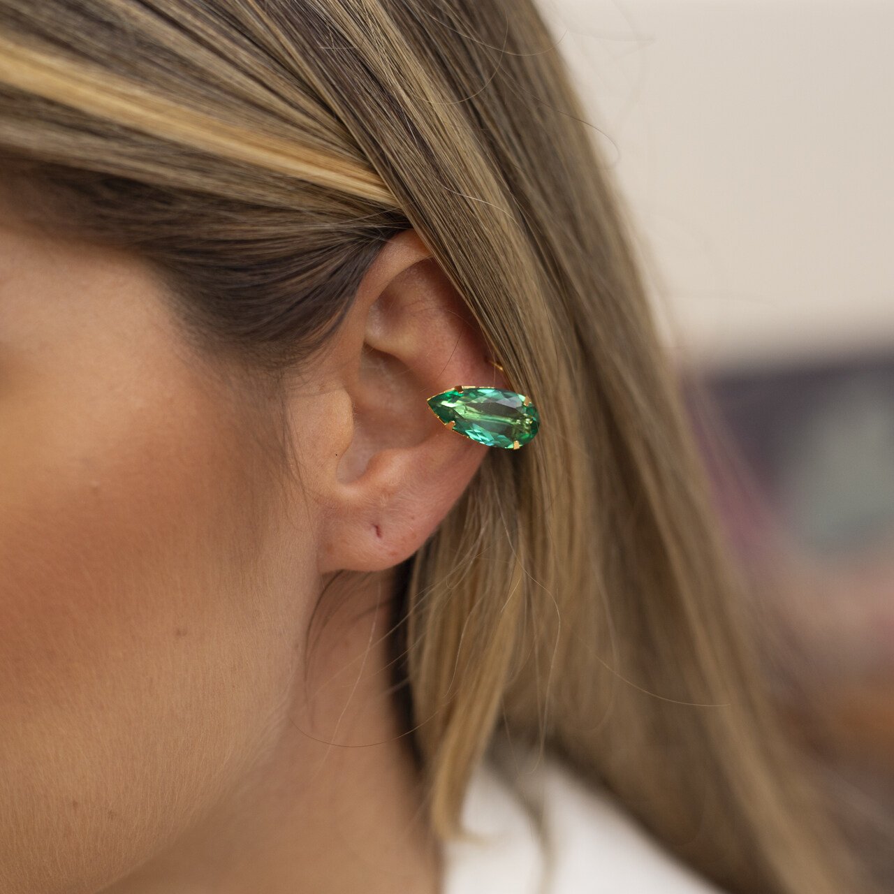 BRINCOS AMORÉ PIERCINGS CRISTAL VIDRO GOTA VERDE PARAÍBA BANHO OURO