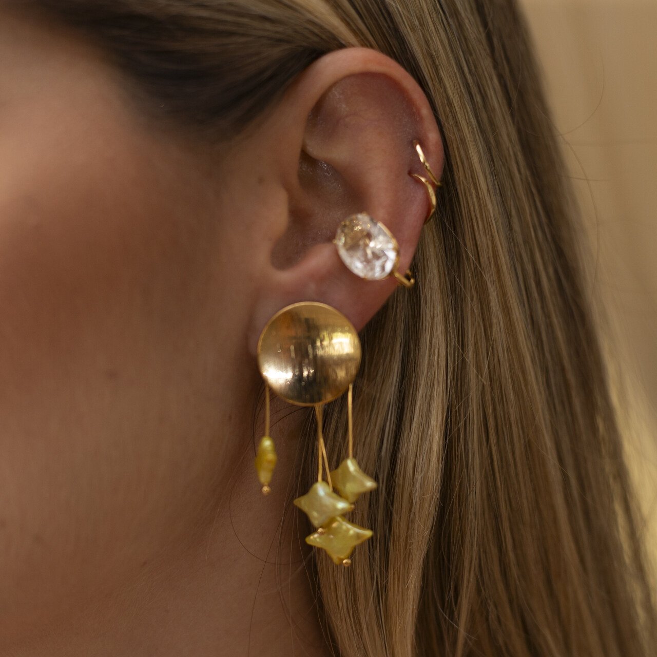 BRINCOS FRANJA ESTRELAS AMARELO NEON BANHO OURO