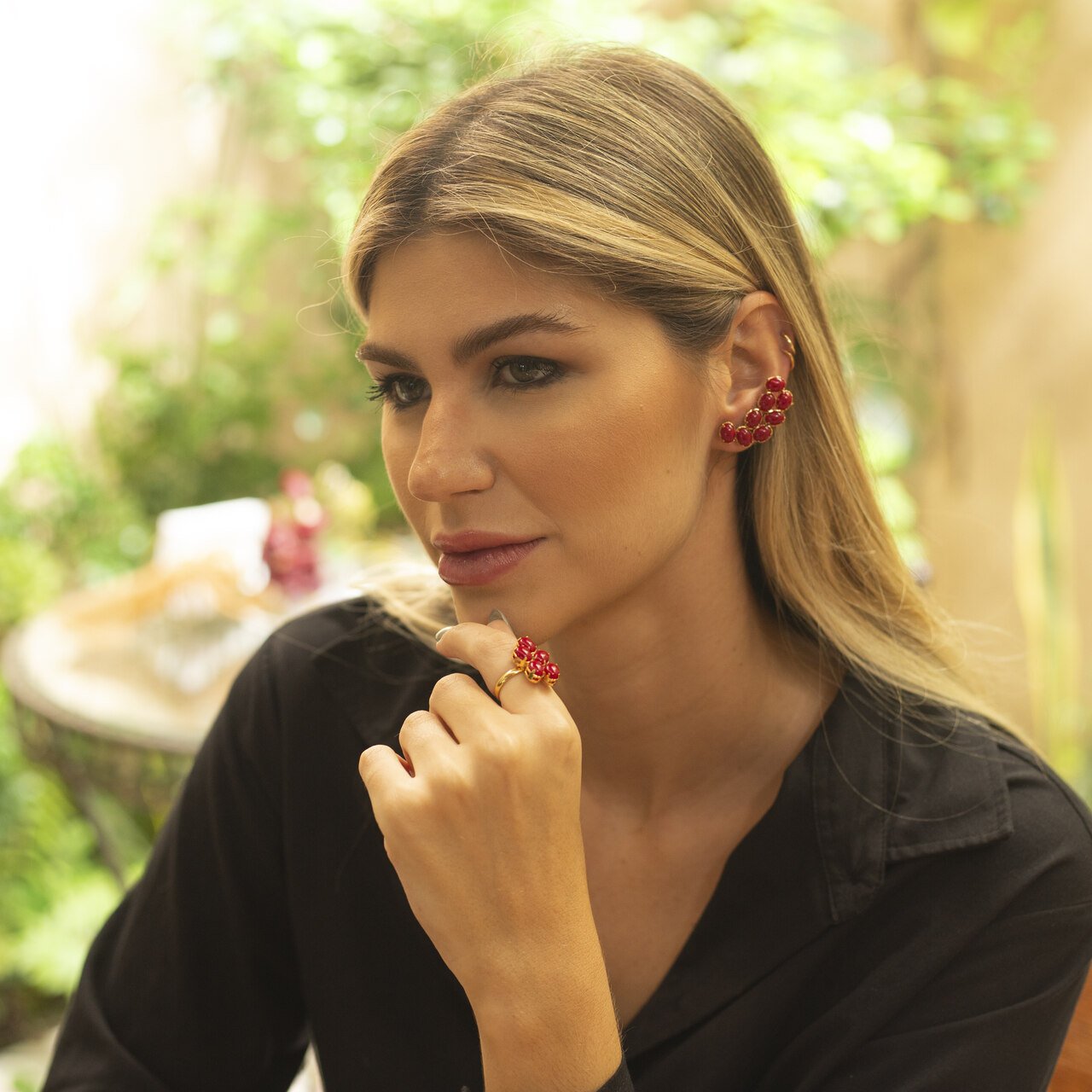 BRINCOS CEREJA EAR CUFFS RESINA BORDÔ OVAL BANHO OURO