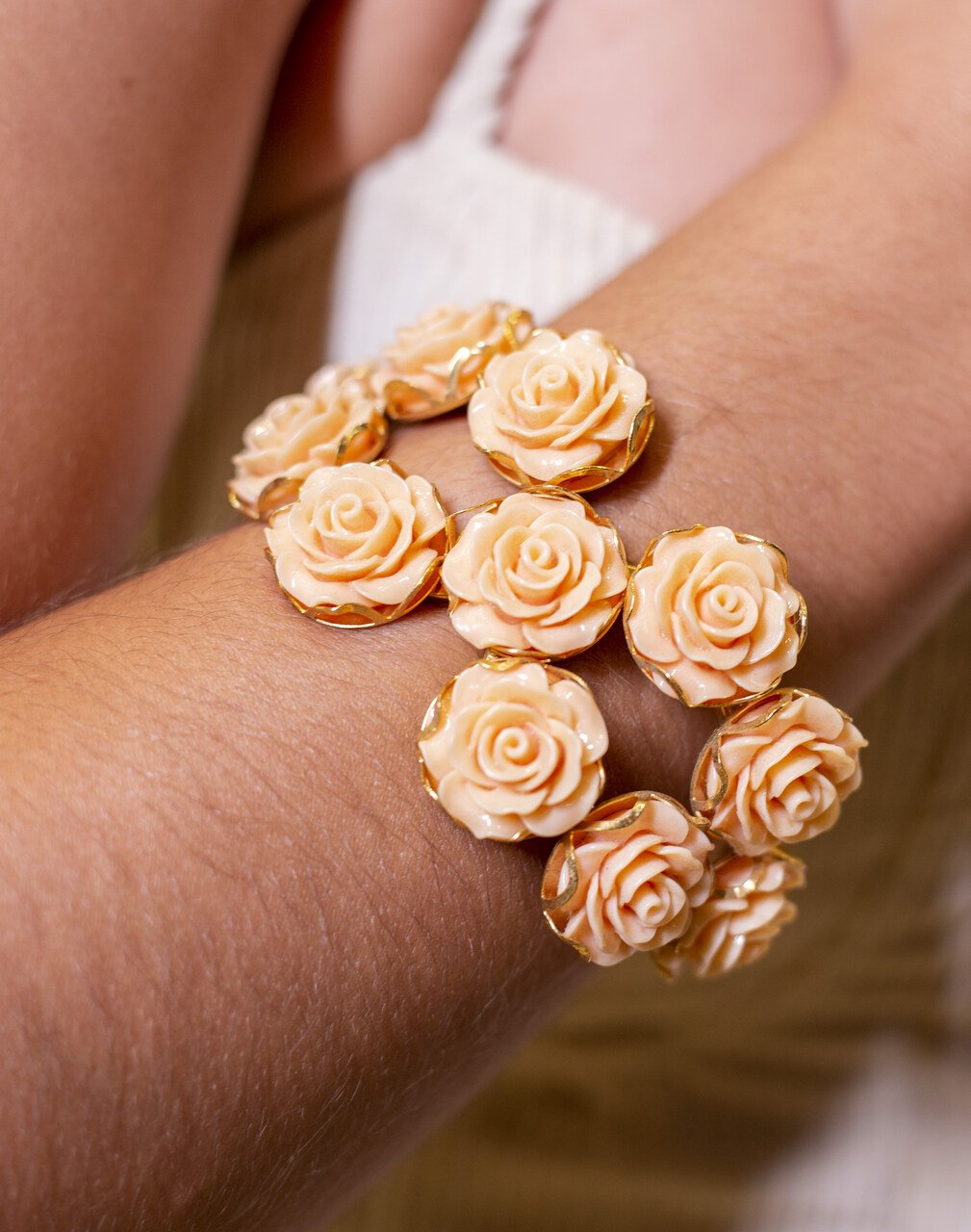 BRACELETE CARMEM FLOR DE RESINA BANHO OURO