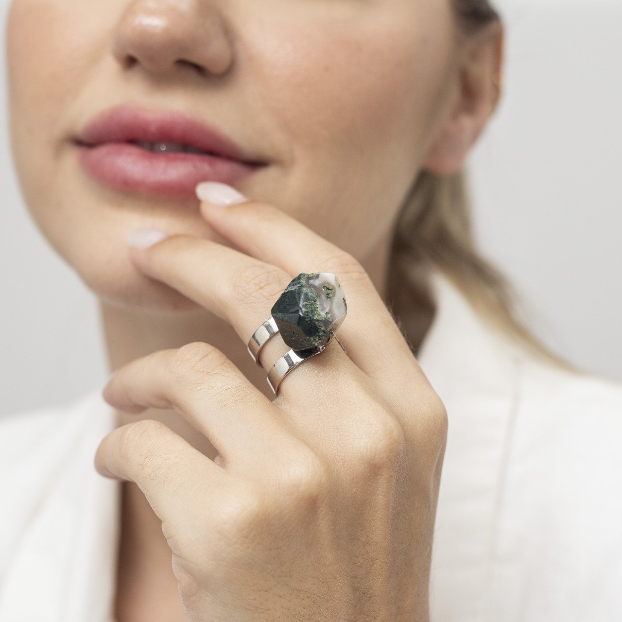 ANEL PEDRA JADE BANHO RÓDIO BRANCO