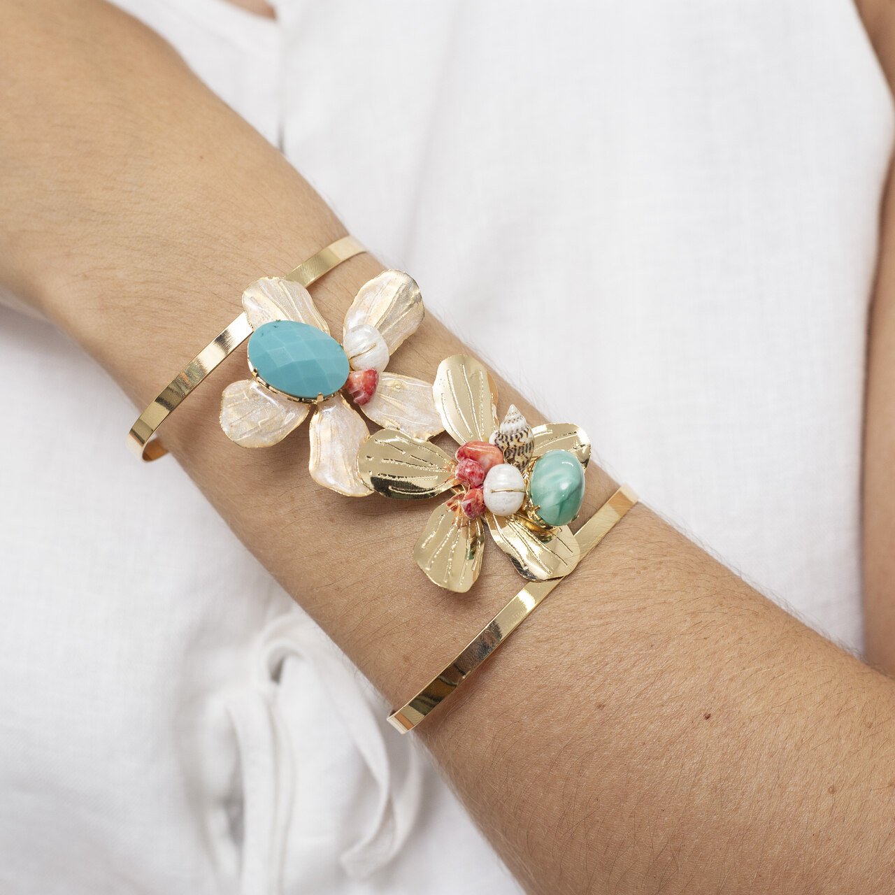 BRACELETE ATLÂNTICO FLORES MIX CRISTAIS BANHO OURO