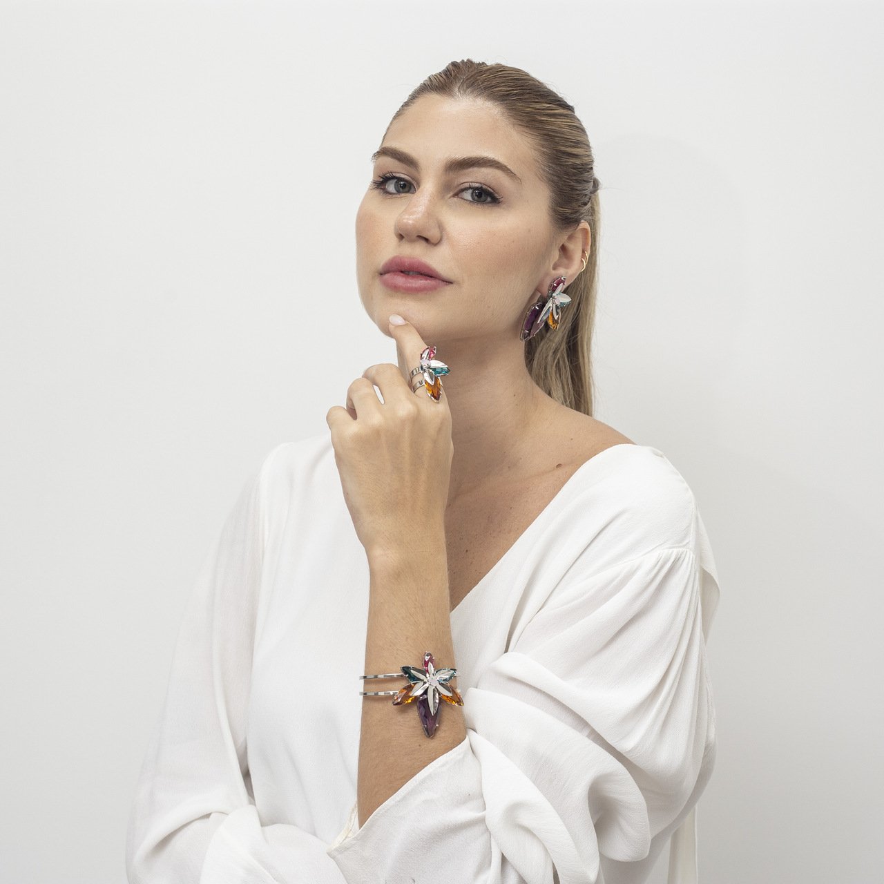 BRACELETE ITAPUÃ MIX CRISTAIS BANHO RÓDIO BRANCO