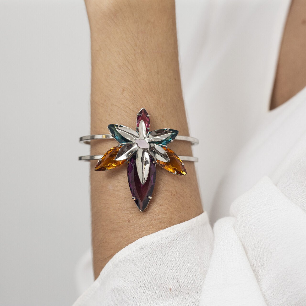 BRACELETE ITAPUÃ MIX CRISTAIS BANHO RÓDIO BRANCO
