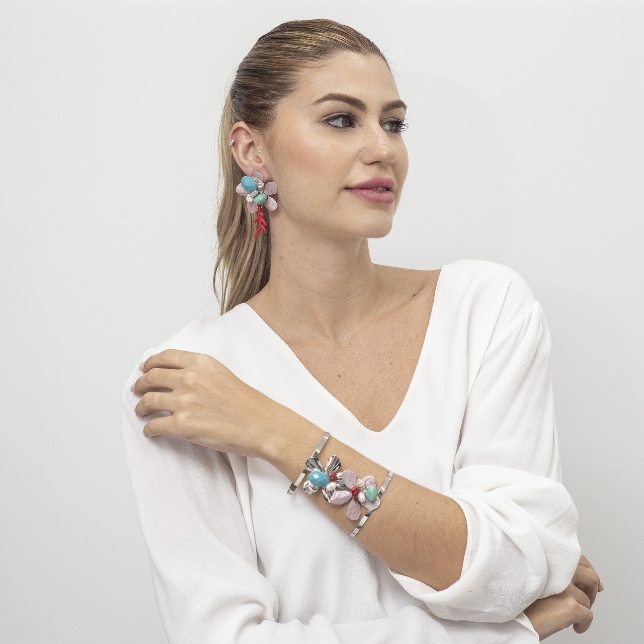 BRACELETE ATLÂNTICO FLORES MIX CRISTAIS BANHO RÓDIO BRANCO