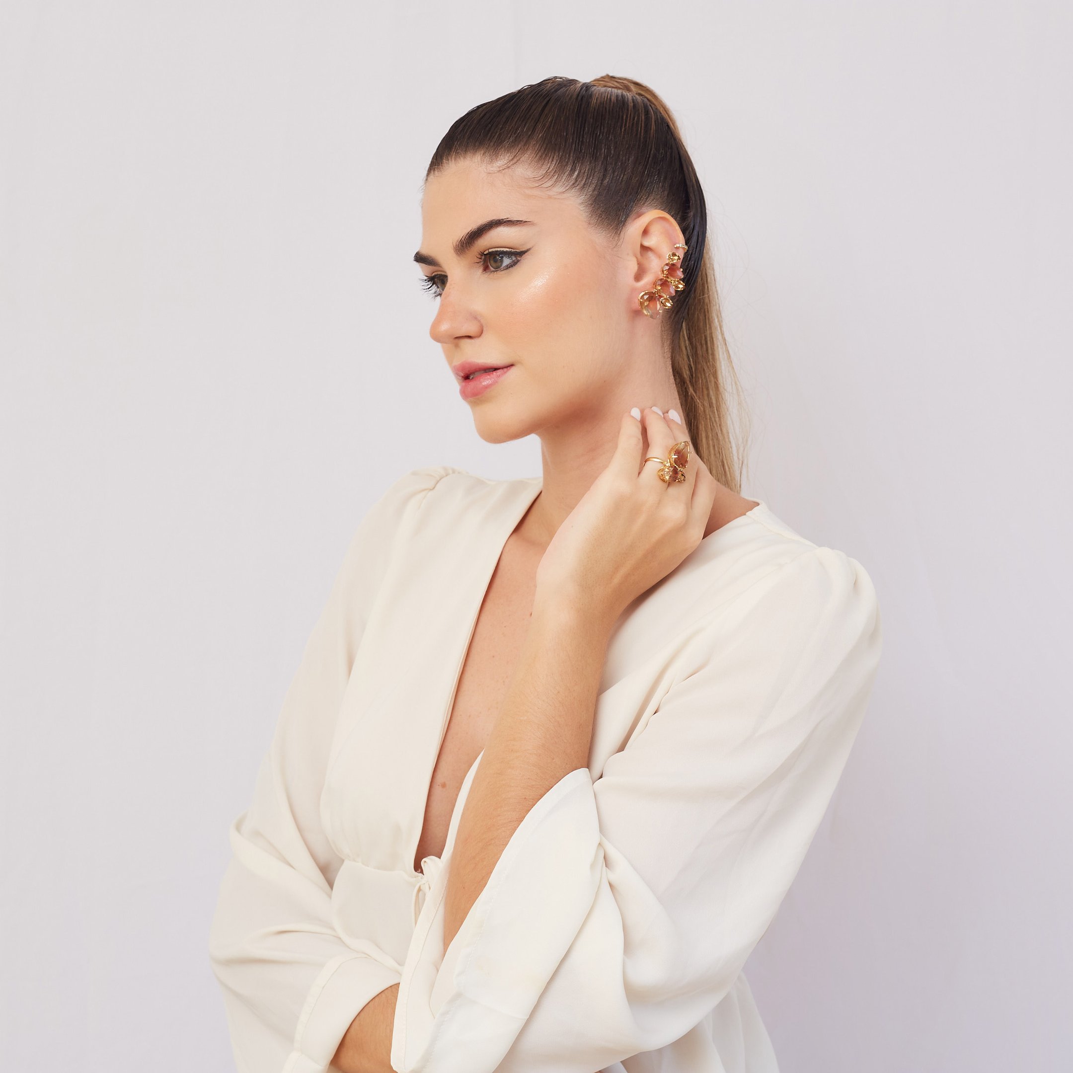 BRINCOS MAXINE EAR CUFFS GOTAS MARRONS BANHO OURO