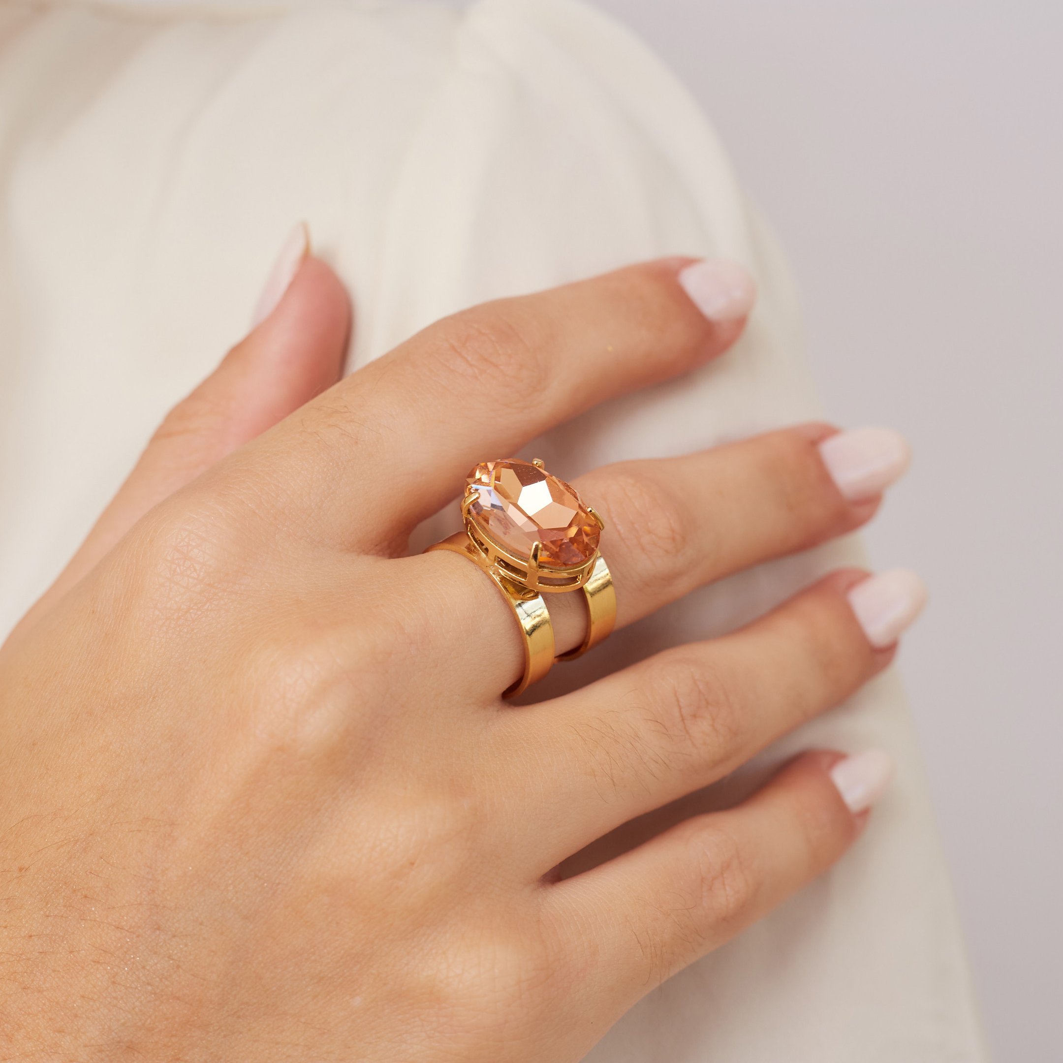 ANEL FEMME CRISTAL OVAL ROSÊ BANHO OURO