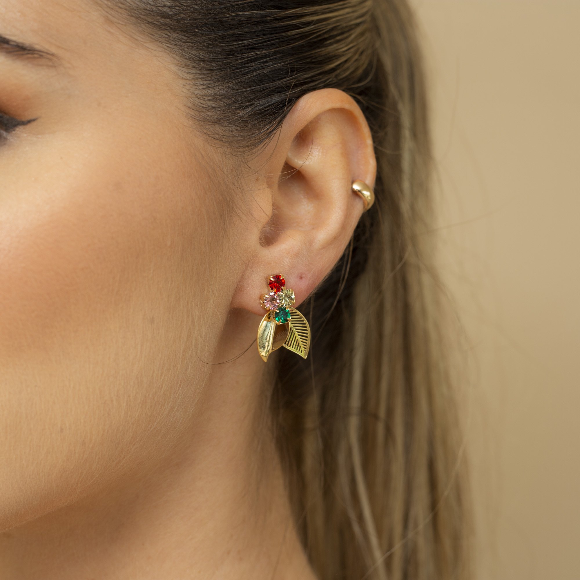 BRINCOS FOLHAS CRAVAÇÃO ZIRCÔNIAS COLORIDAS BANHO OURO