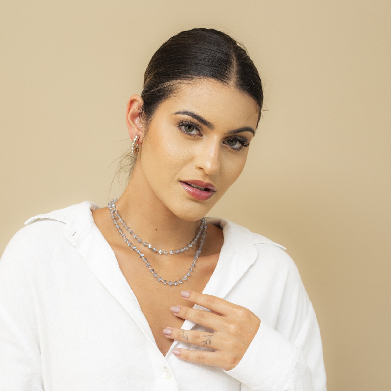 CHOKER LILA CRISTAIS FACETADOS AZUL TRANSLÚCIDO BANHO RÓDIO BRANCO